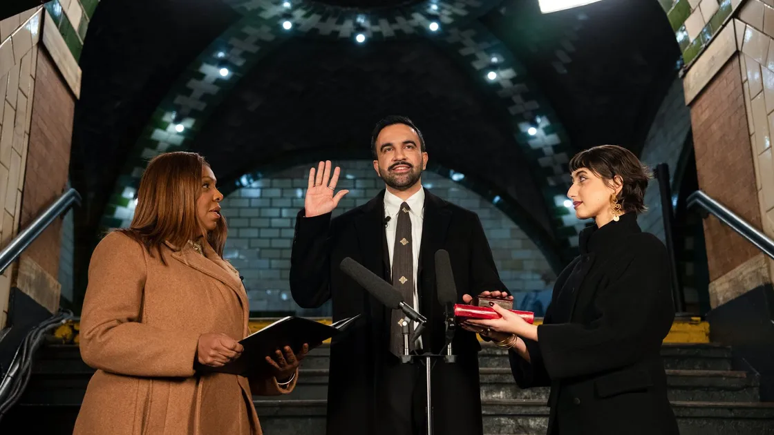 Тарихта алғаш рет Нью-Йорктің жаңа мэрі Құранға қолын қойып, ант берді