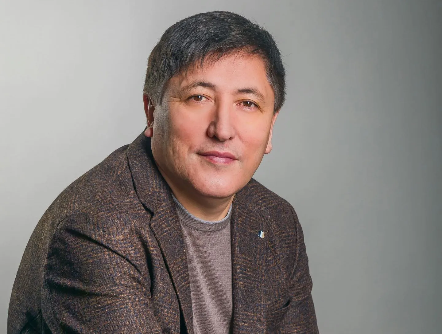 Қазақстанда орташа табыс деңгейі мен зейнетақы жинақтарының қауіпсіздігі: Президент сұхбаты мен сарапшылар пікірі