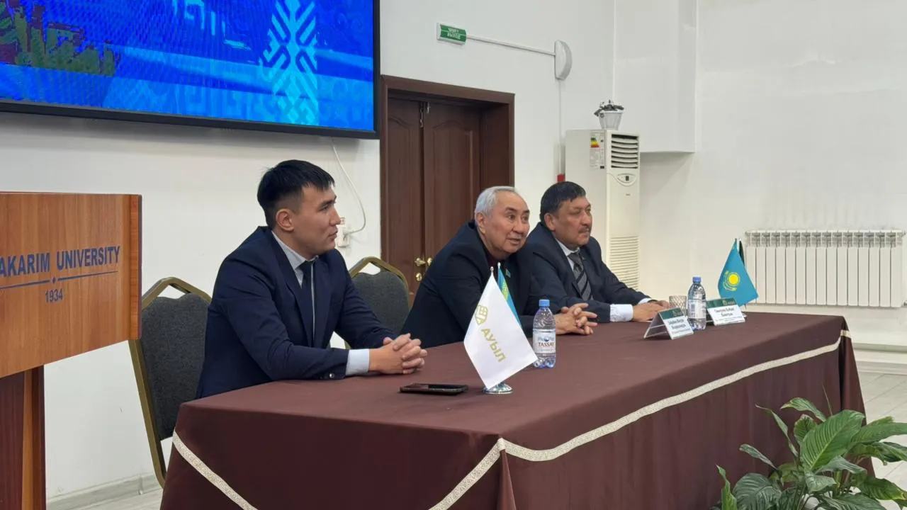 Мәжіліс депутаты Абай облысындағы аграрлық білім беруді дамыту мәселелерімен танысты.