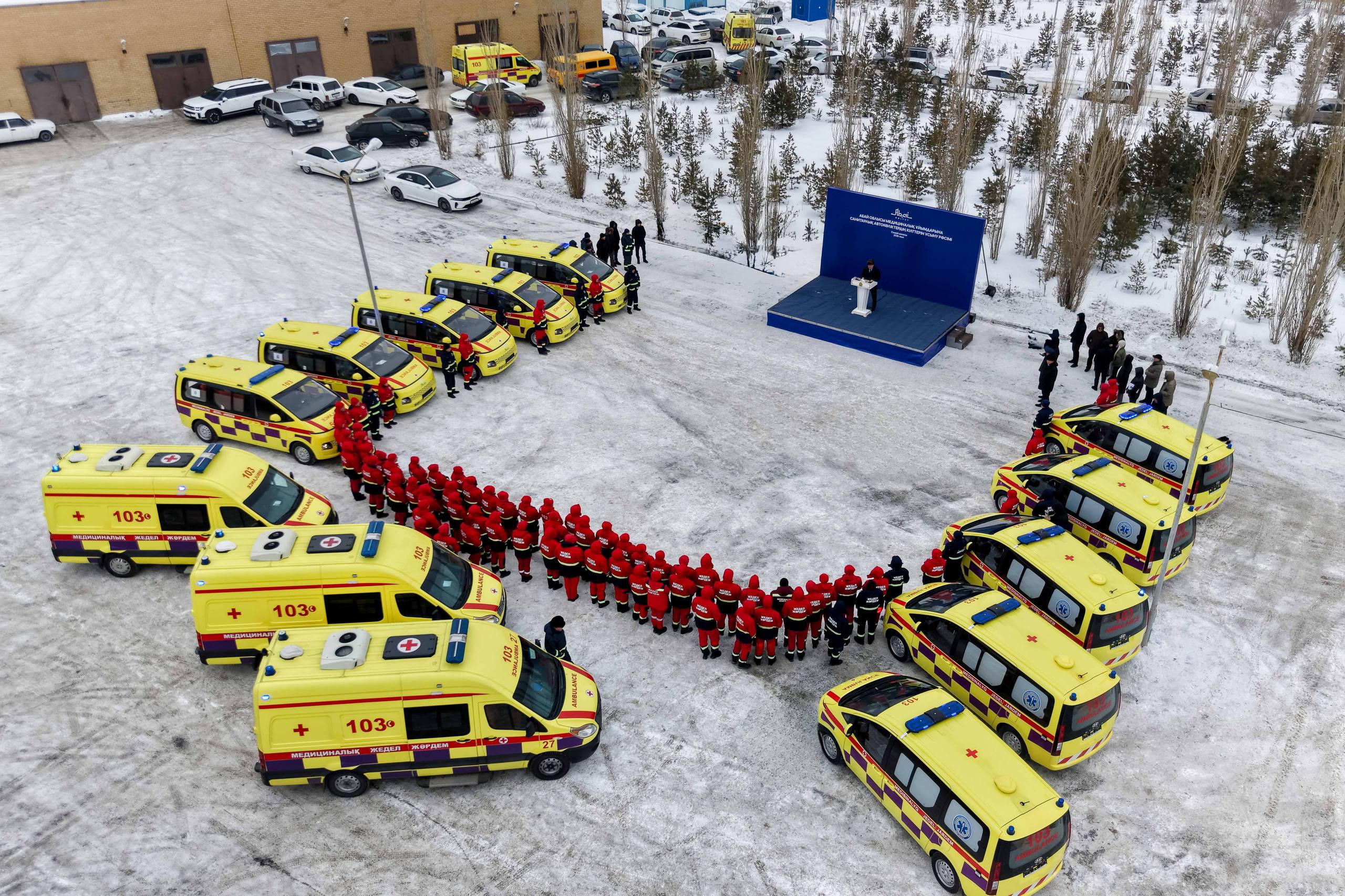 Семейдегі жедел медициналық жәрдем станциясына жаңа санитарлық автокөліктер берілді