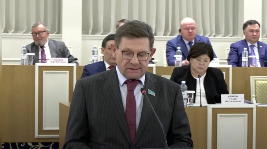 Депутат Пономарев: закрепляя в Конституции «Таза Қазақстан», мы сохраняем ответственность перед будущим поколением
