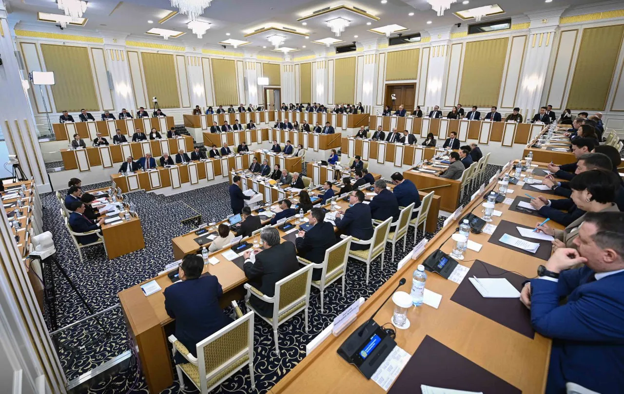 Жауапты депутаттар — ашық шешімдер: Құрылтай қалай жұмыс істейді