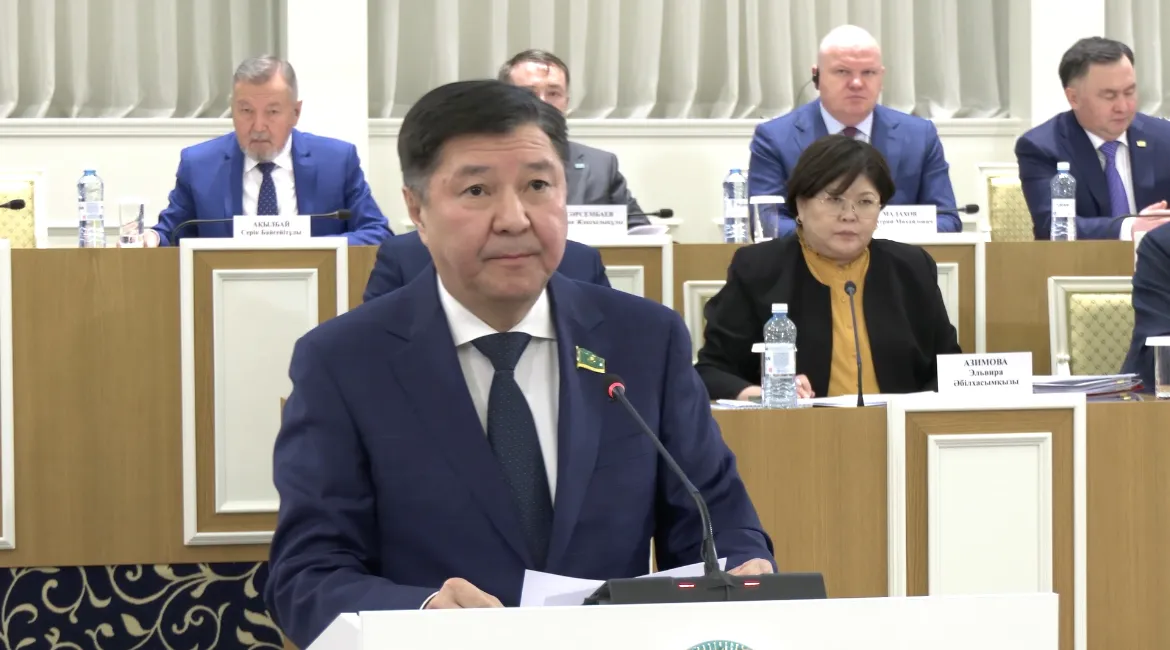 Жакип Асанов: Конституция с первой страницы должна отражать направления, позиции и основы нашей государственности