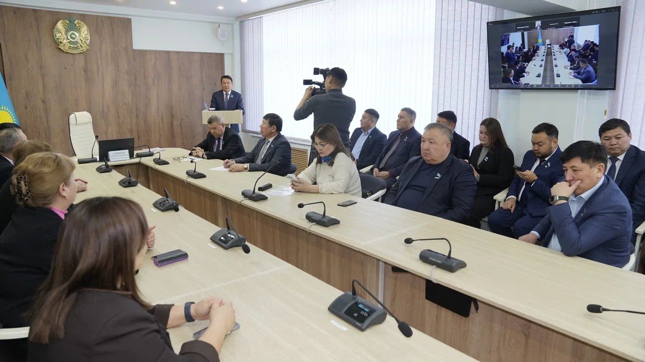 Абай облыстық мәслихатында жаңа Конституция жобасы талқыланды