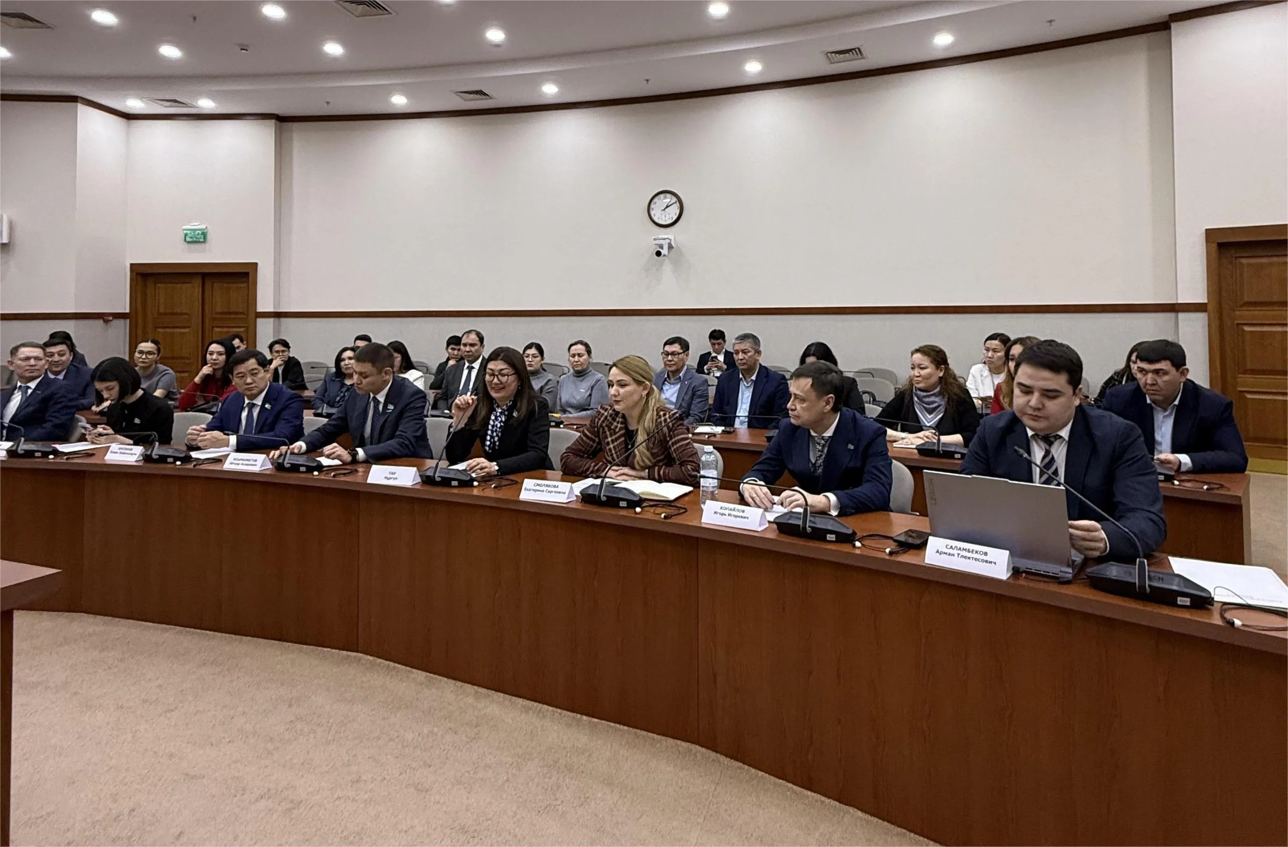 Расширенное заседание актива партии Respublica: определение вектора поддержки конституционной реформы