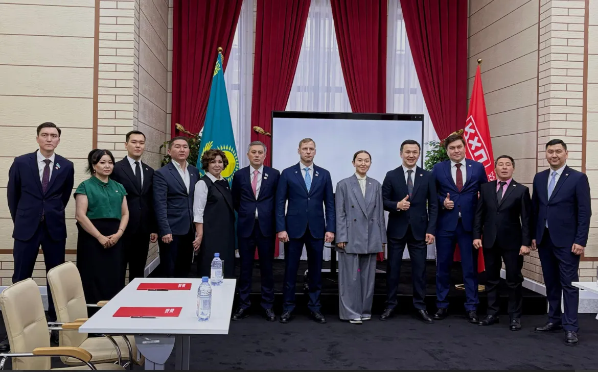 ҚХП Орталық кеңсесінде жаңа Конституция жобасы бойынша пікірталас өтті. 