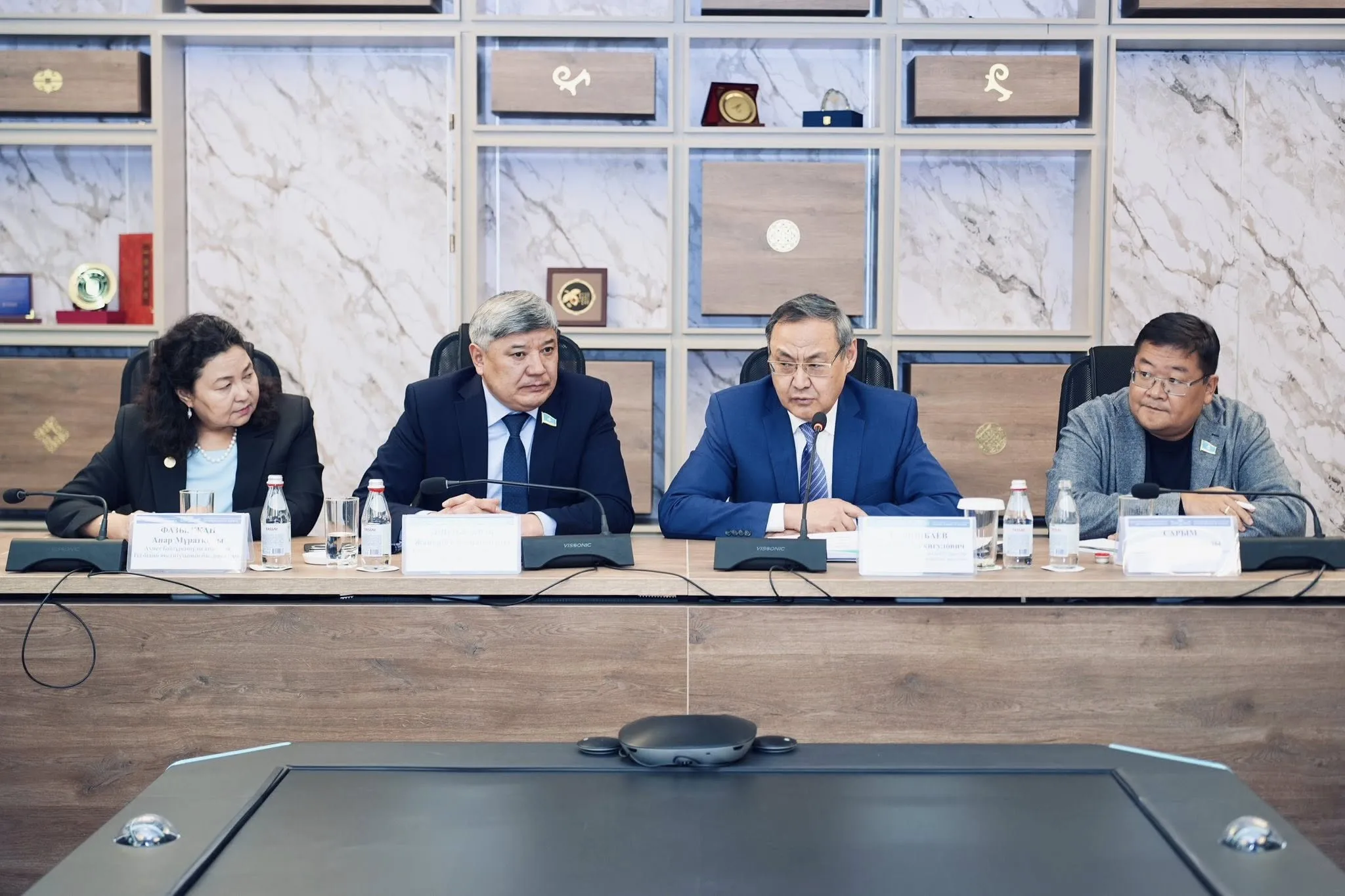 “Конституцияны жүйелі жаңғыртудың ғылыми негіздері” тақырыбында дөңгелек үстел өтті