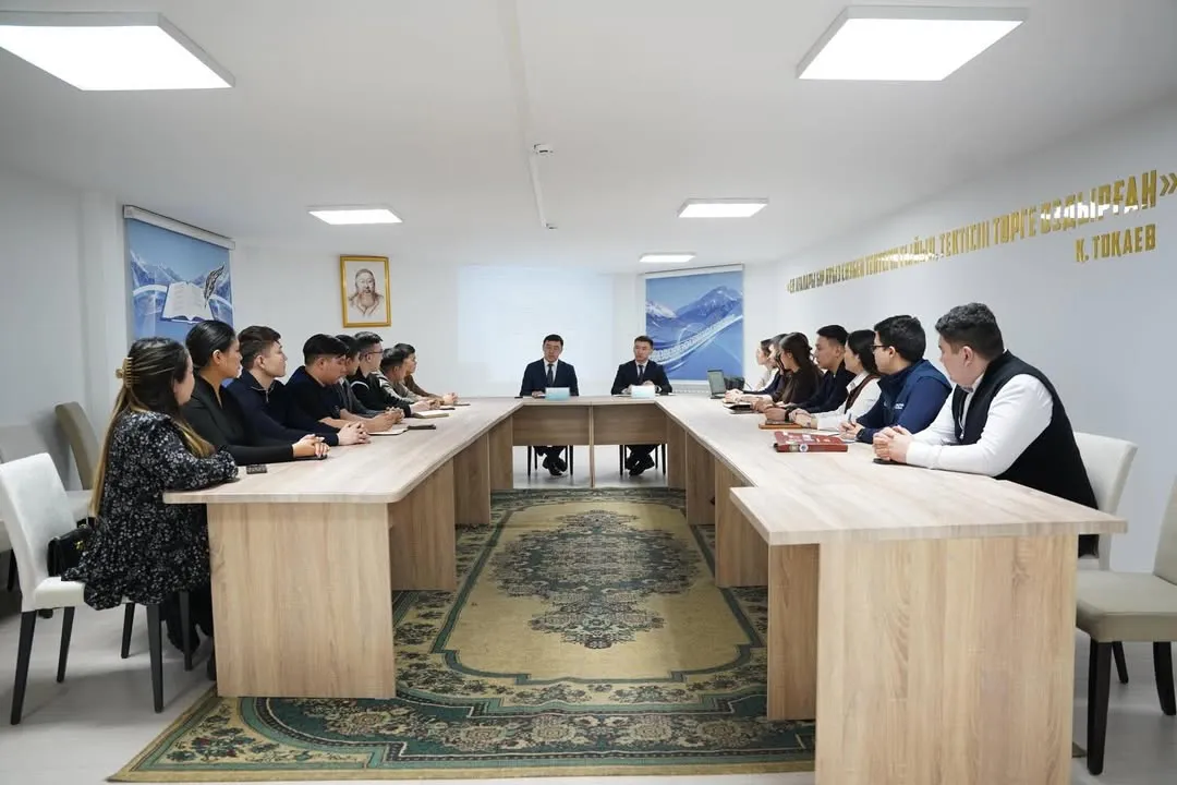 Семей қаласында «Жастар және Конституция: болашақ үшін бірге» тақырыбында пікірталас алаңы өтті.