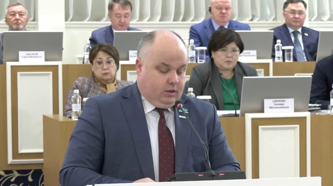 Әділ еңбек, қауіпсіз жұмыс, лайықты жалақы: Максим Рожин жаңа Конституцияның маңызды тұсын атады