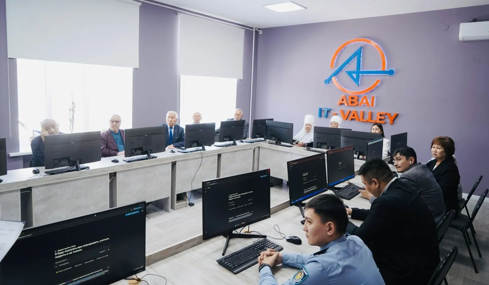 Аға буын өкілдеріне арналған цифрлық қауіпсіздік және интернет-алаяқтықтың алдын алу бойынша оқыту курсы өтті