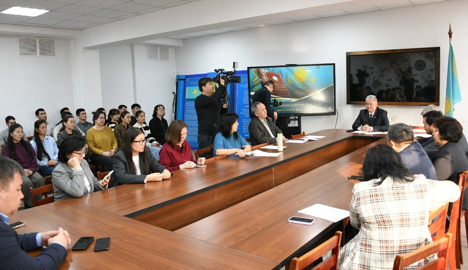 Конституциялық реформаның тарихи мәніне талдау жасалды