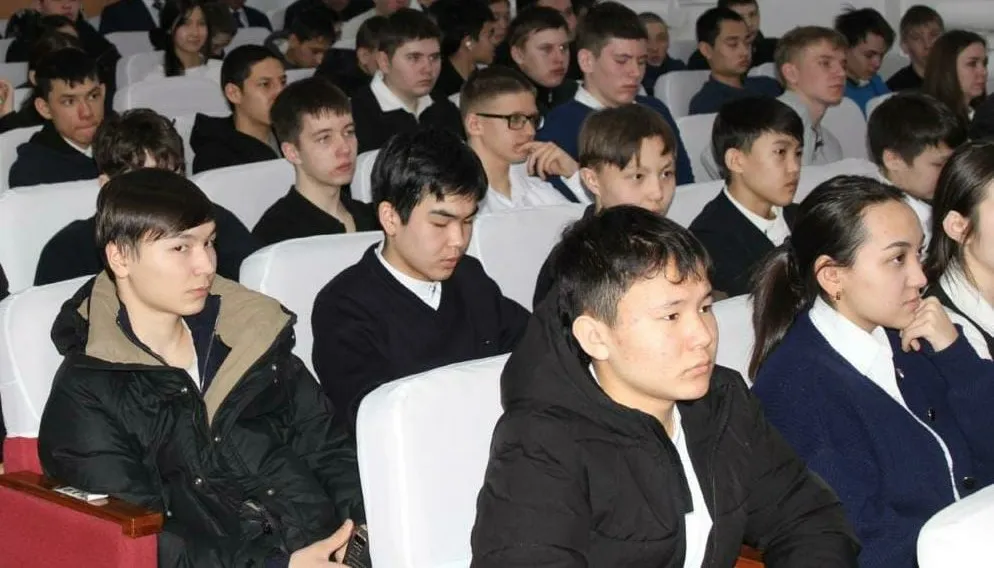 Аудандық «AMANAT» партиясының филиалында Конституциялық реформаны талқылауға арналған «Жастар рухы» жастар қанатының отырысы өтті