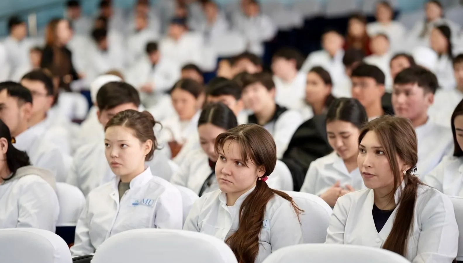 Жаңа Конституция жобасы аясында медицина қызметкерлерінің мәртебесі талқыланды: Болашақ дәрігерлермен кездесу