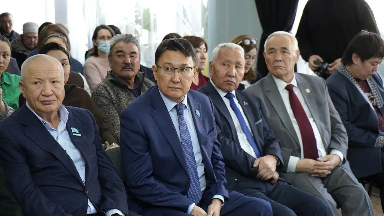 В Семее состоялась встреча с коллективом дворца творчества по проекту конституции