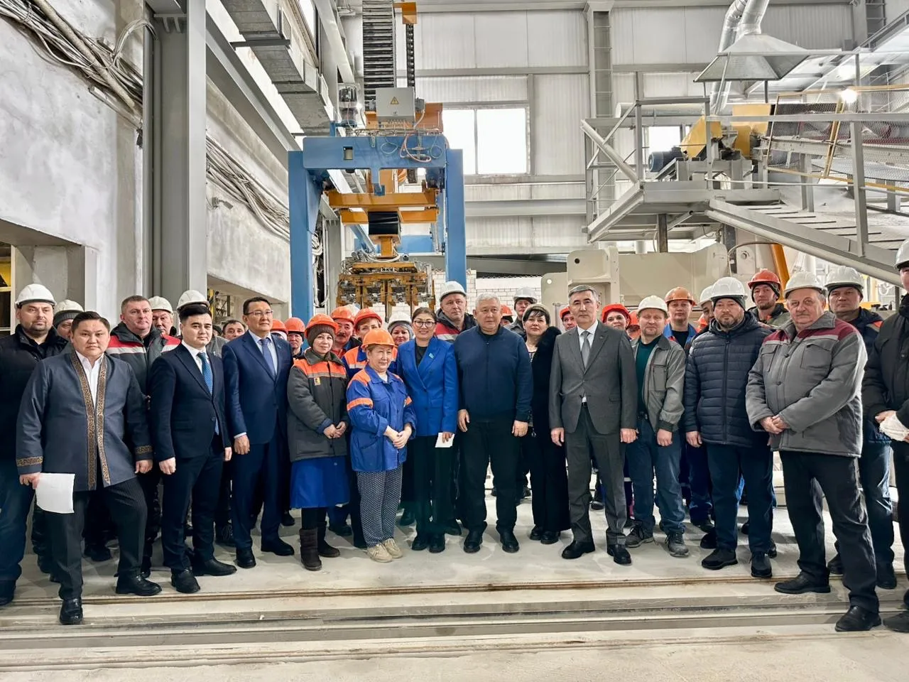 В области Абай региональная коалиция провела встречу с трудовым коллективом предприятия «Силикат»