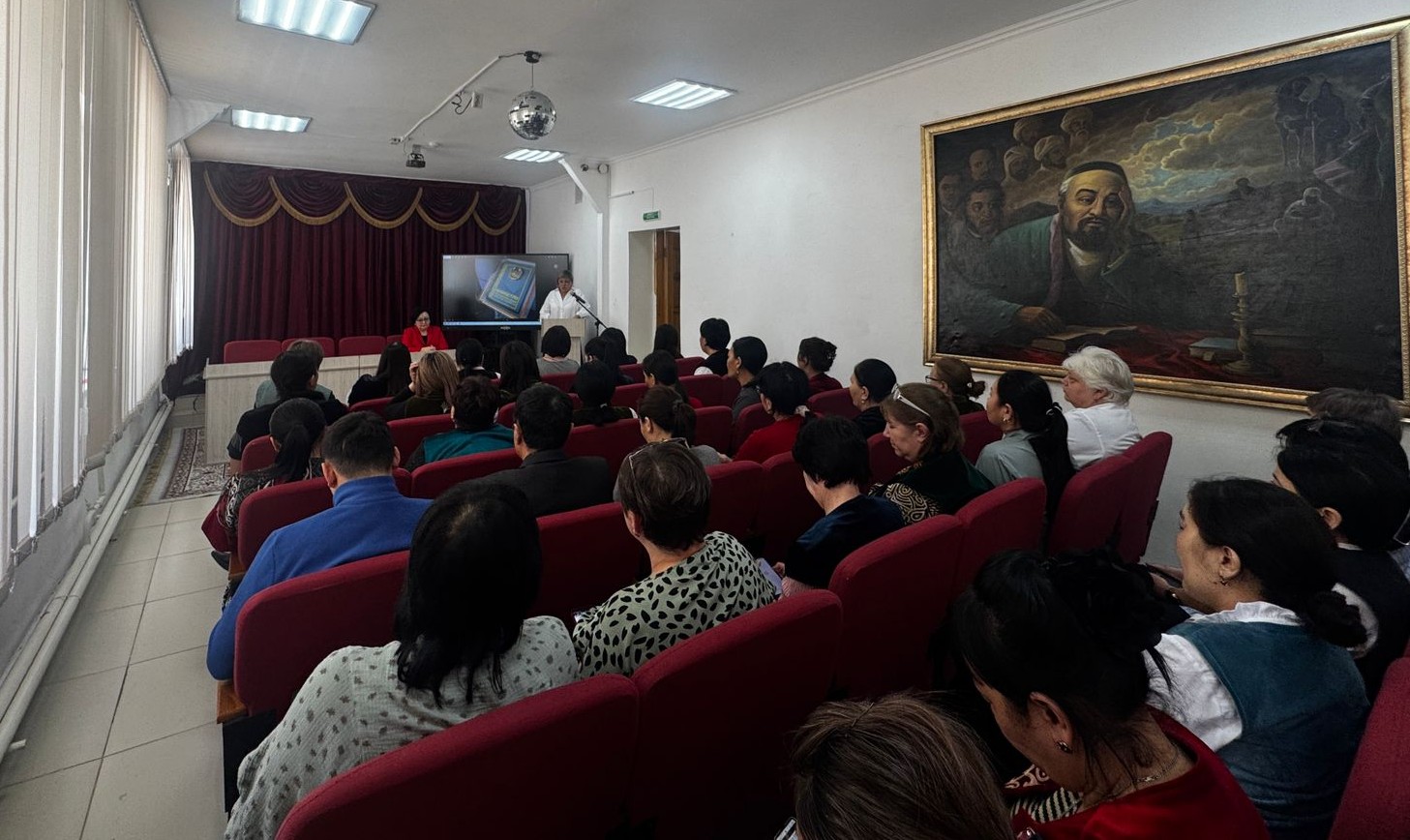 Семейдегі №3 мектеп-интернатта Конституциядағы жаңашылдықтар талқыланды