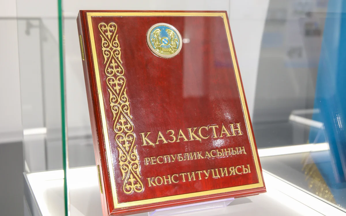 Жаңа Конституцияның жобасы: жалпыхалықтық талқылаудан референдумға дейін