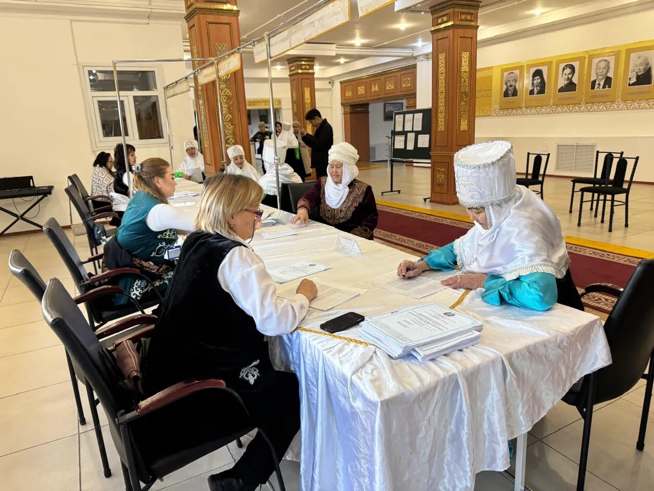 Аягөзде «Айтаңсық» әжелер ансамблінің мүшелері референдумда дауыс берді