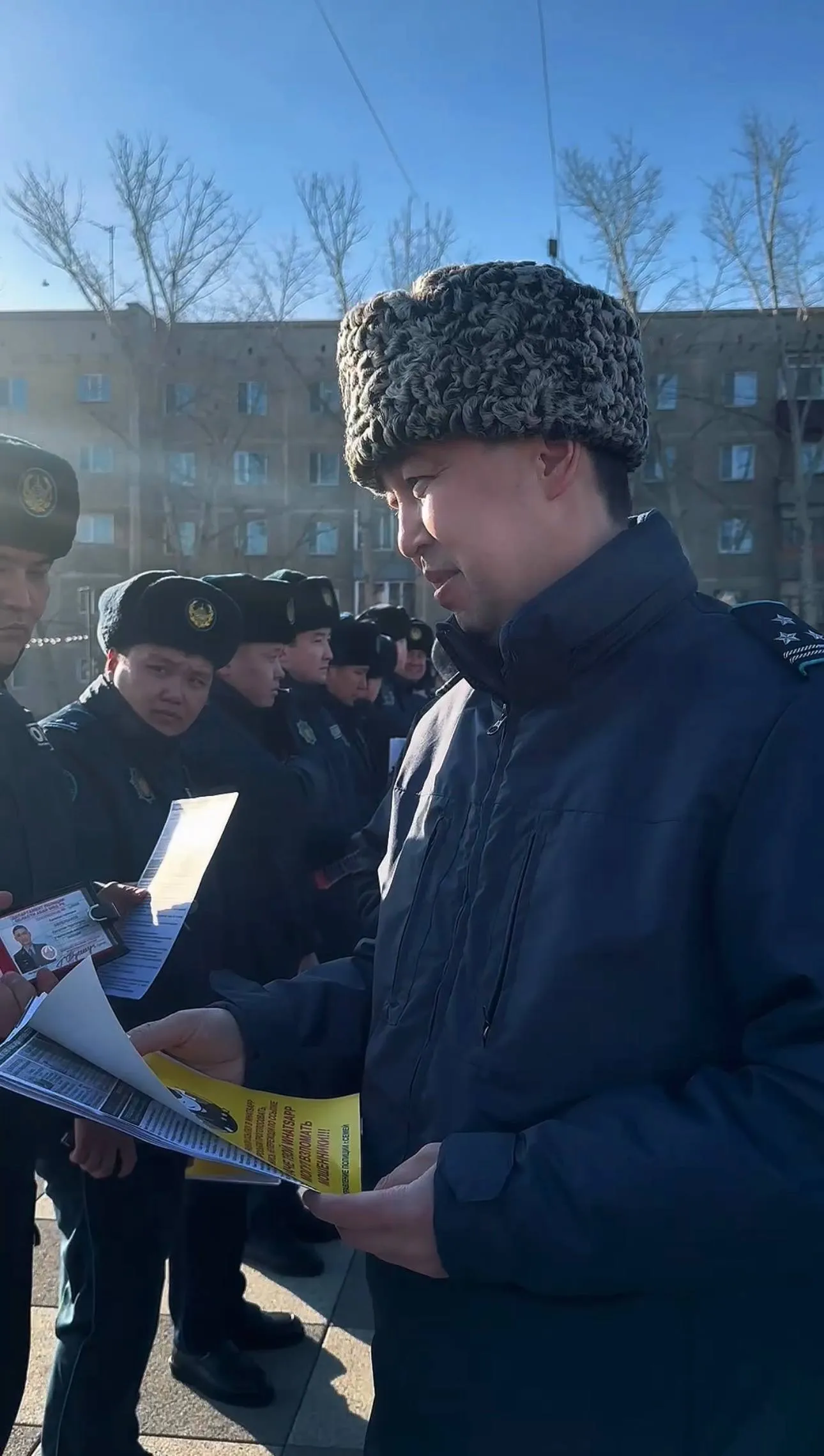 В области Абай в рамках оперативно-профилактического мероприятия «Стоп, мошенник!» было распространено более 500 профилактических памяток.
