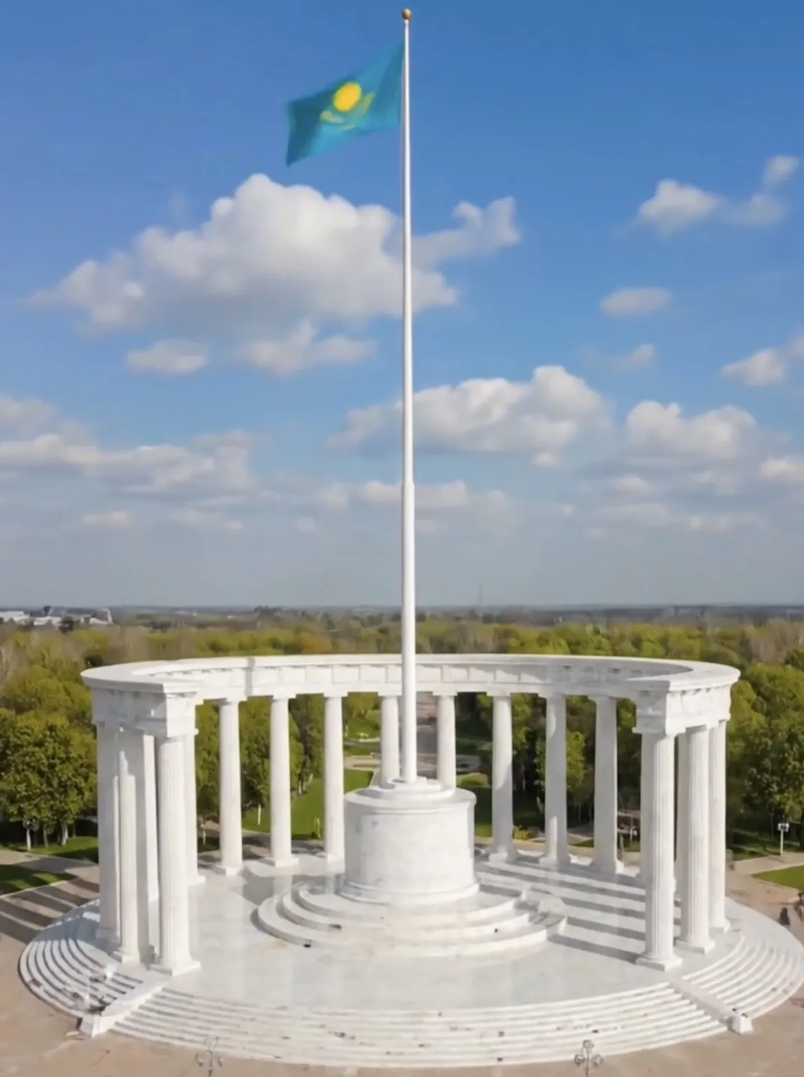 «Абайға құрмет»: в Семее активно продолжается строительство Площади государственных символов