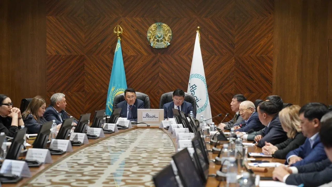 Абай облыстық мәслихатының кезекті ХХХV сессиясы өтті