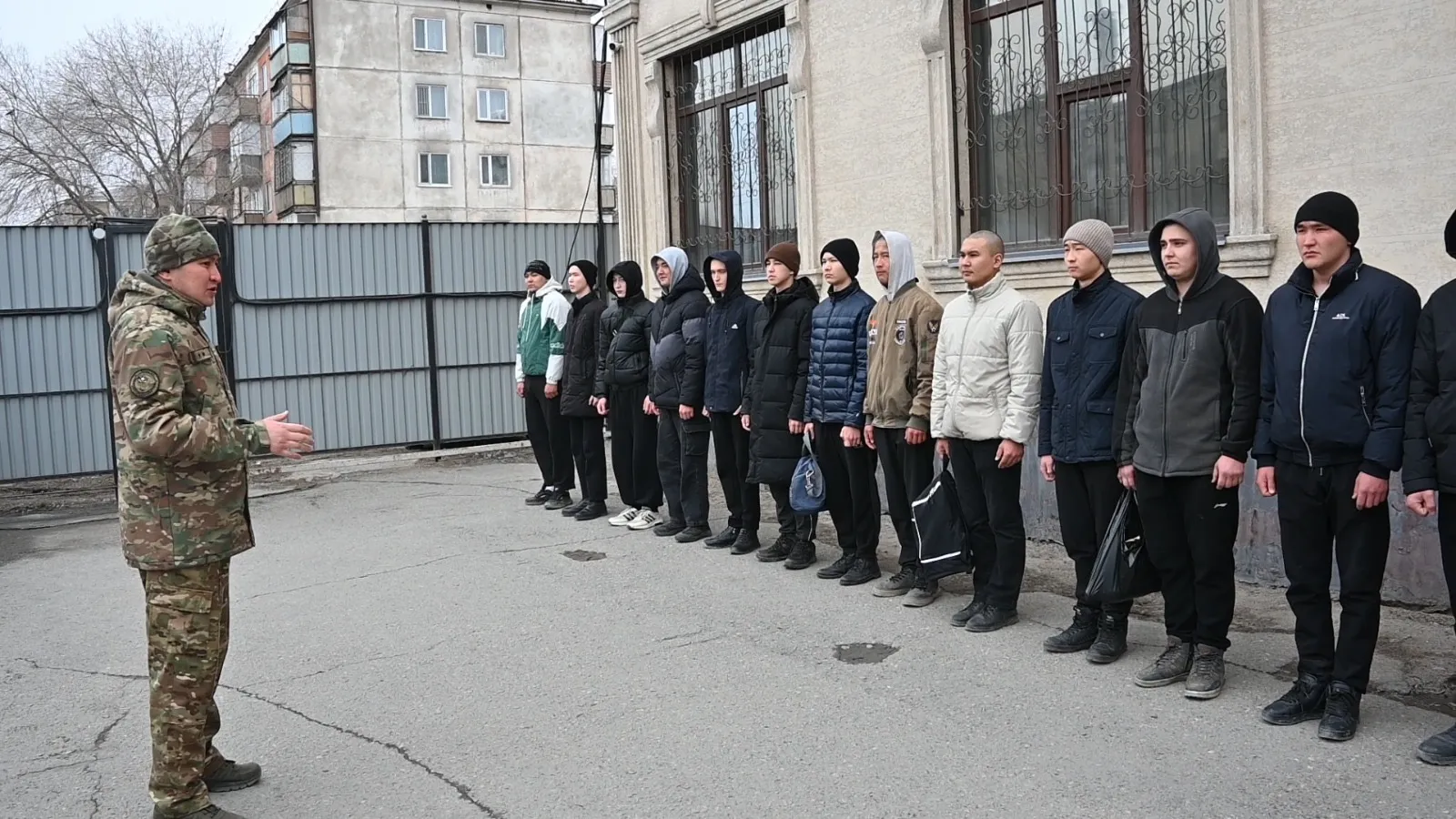 Последняя группа новобранцев весеннего призыва направлены в пограничную службу