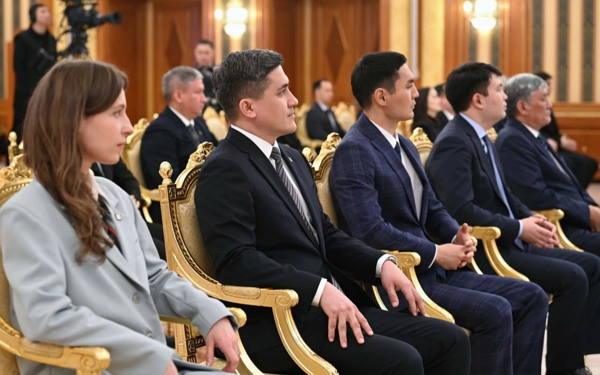 Президент поблагодарил ученых за вклад в разработку и принятие Конституции