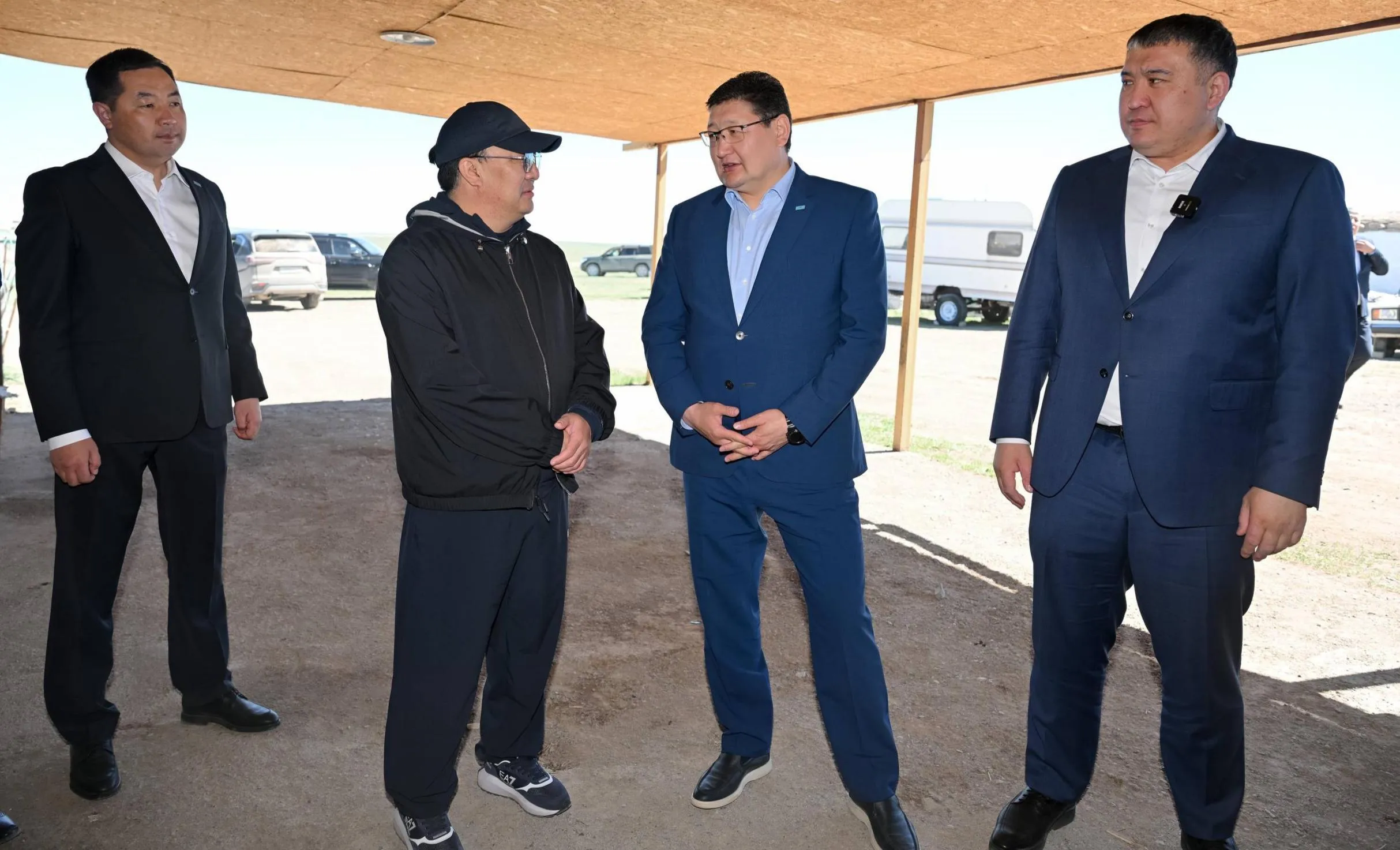 Берік Уәли шалғайдағы Көксала ауылының тұрғындарымен кездесті