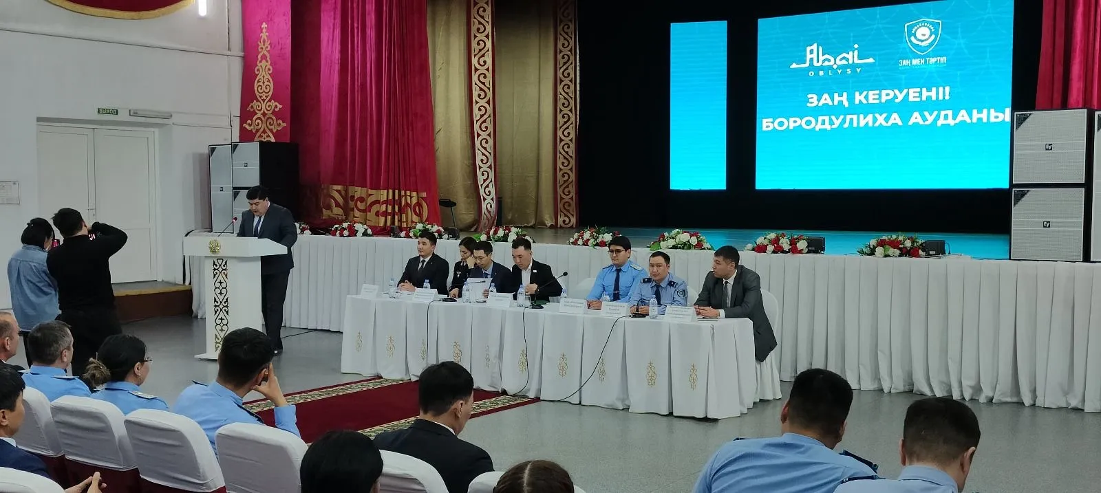 «Караван закона» в пути: жители Бородулихинского района встретились с правоохранителями