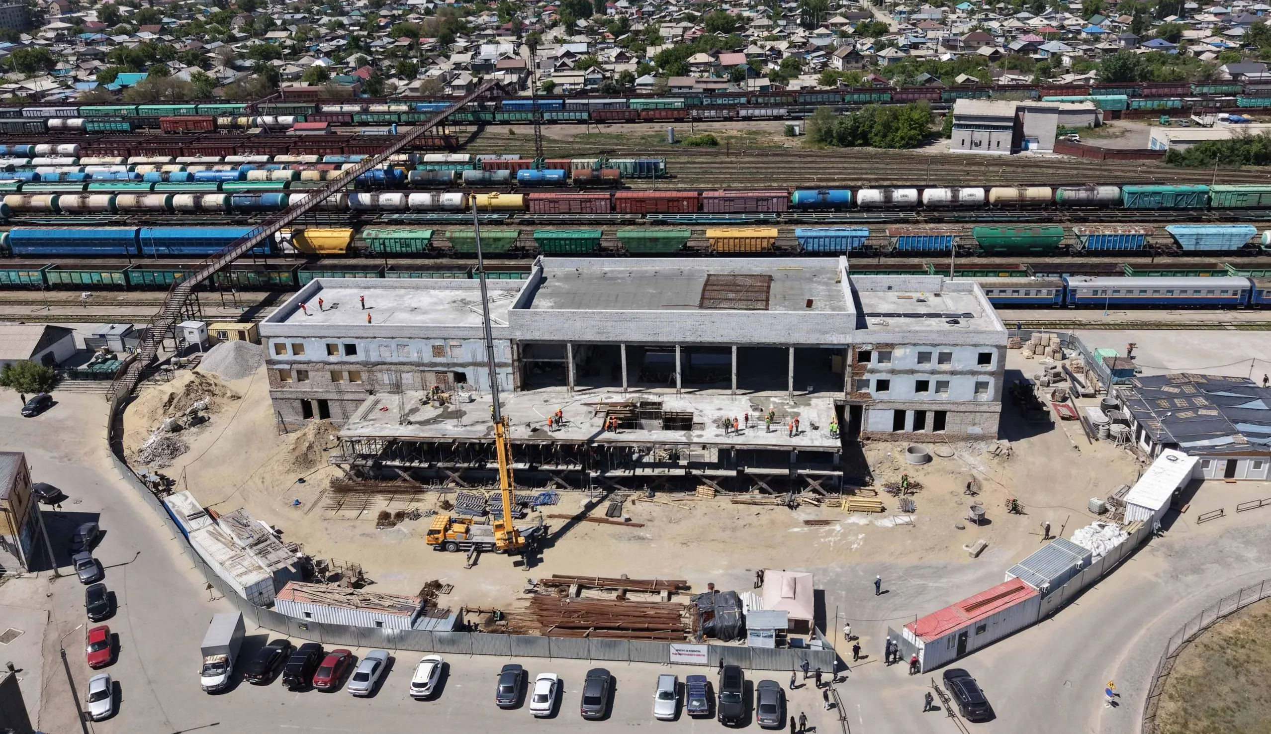 Вокзал Семея обновляется: Берик Уали поручил ускорить темпы строительства